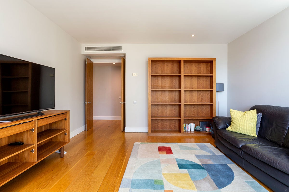 Flat Westferry Circus in Greater London