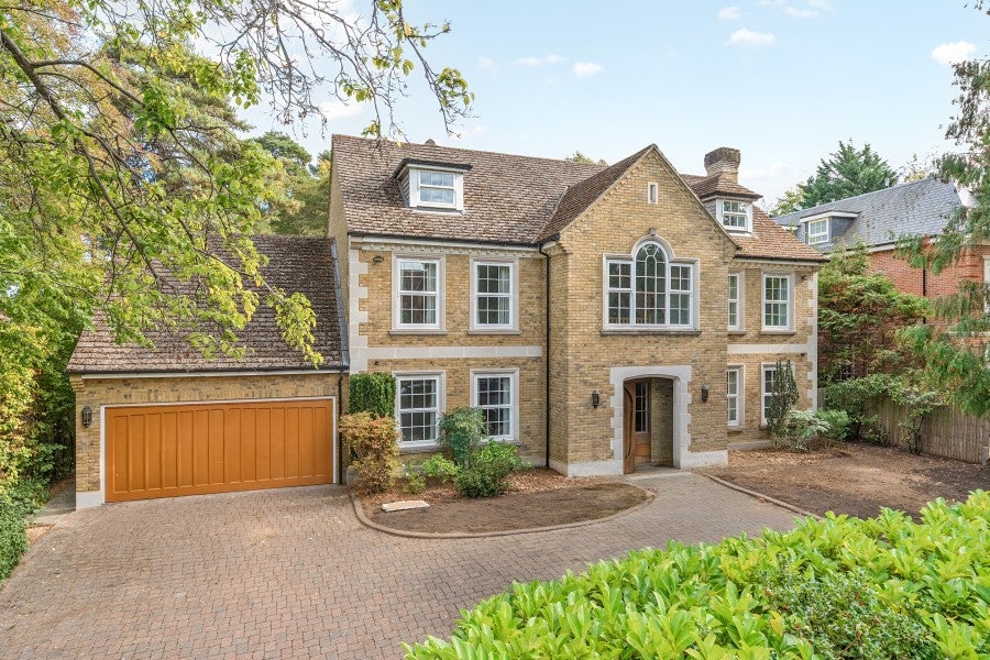 House Cavendish Road in Elmbridge