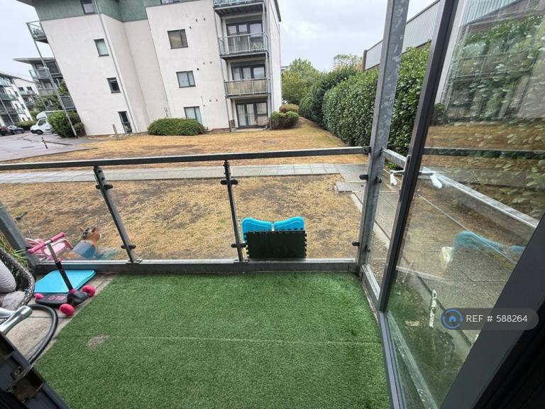 Flat Rollason Way in Brentwood