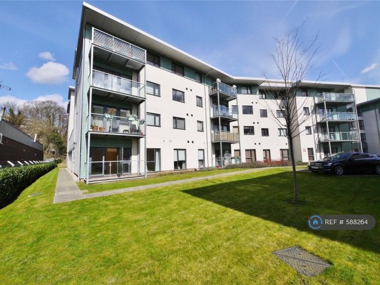 Flat Rollason Way in Brentwood