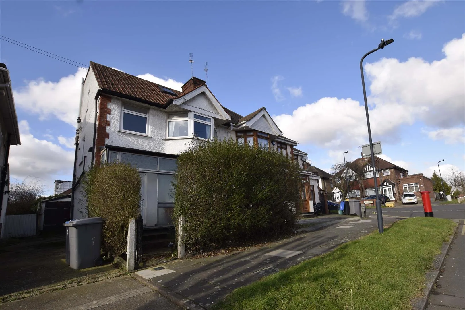 House Victoria Avenue in Greater London