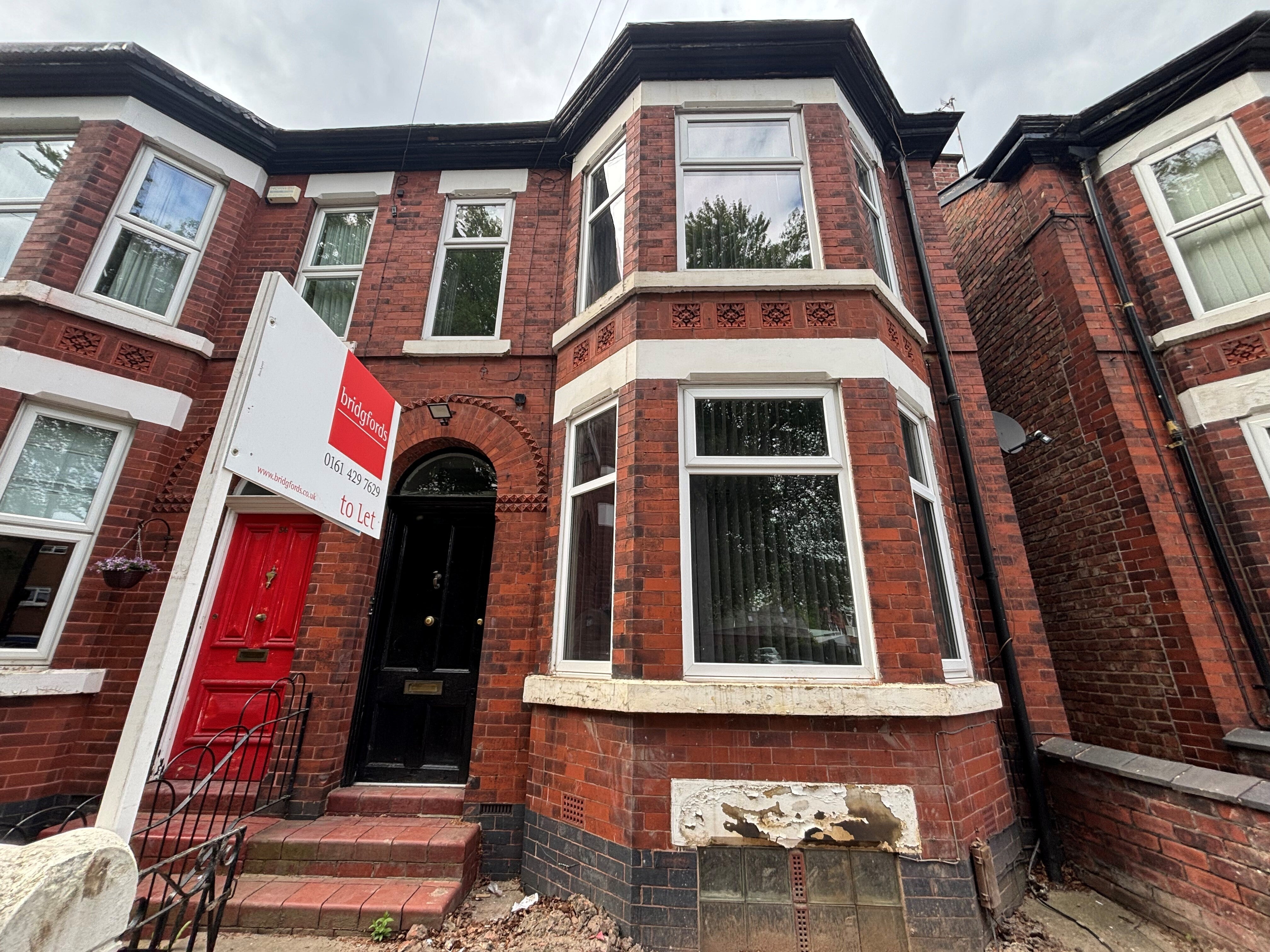 Room Kennerley Road in Bramhall