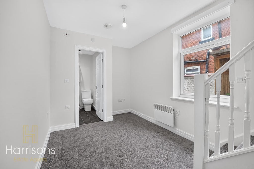 Room Railway Road in Leigh