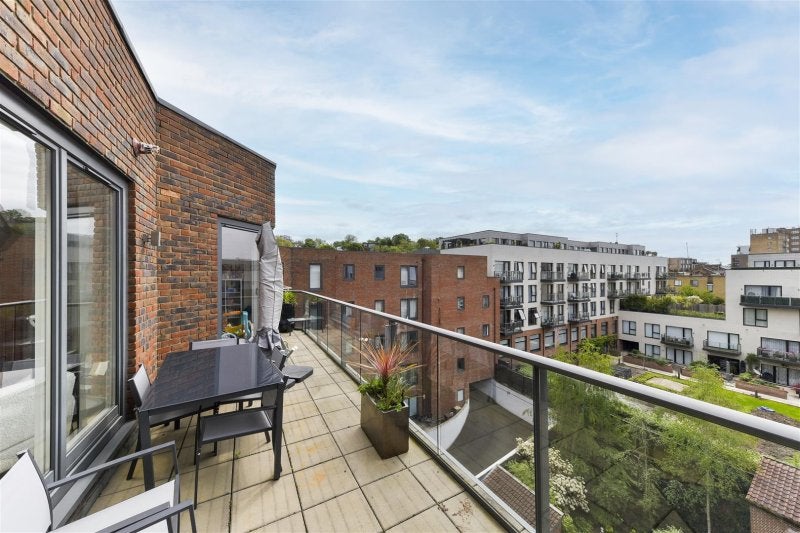 Flat Finchley Road in Greater London