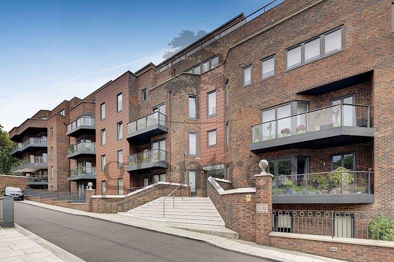 Flat Finchley Road in Greater London