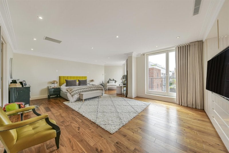 Flat Finchley Road in Greater London