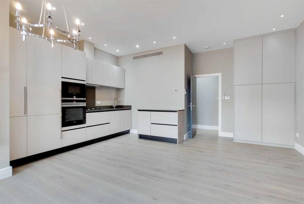 Flat Fitzjohn's Avenue in Greater London