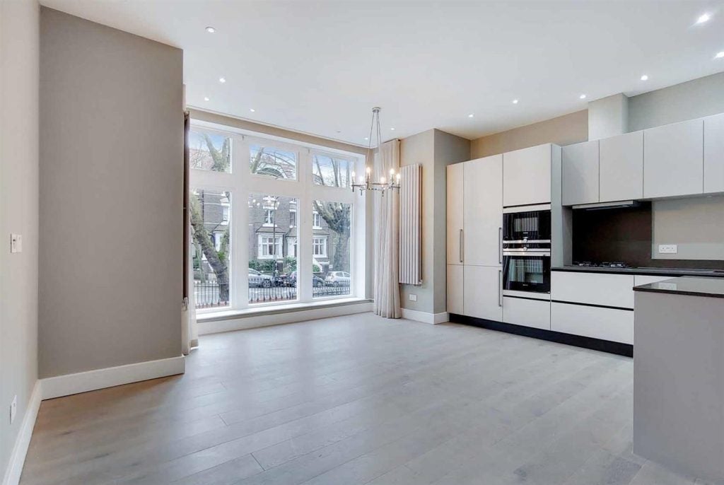 Flat Fitzjohn's Avenue in Greater London