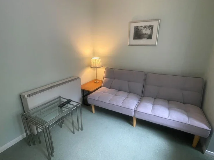 Room Hills Road in Cambridge