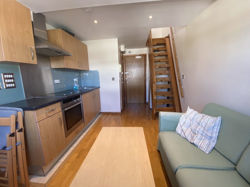 Flat Foulden Road in London
