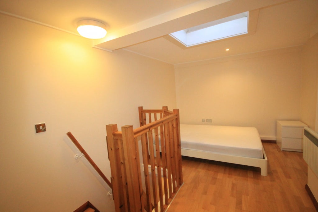 Flat Foulden Road in London