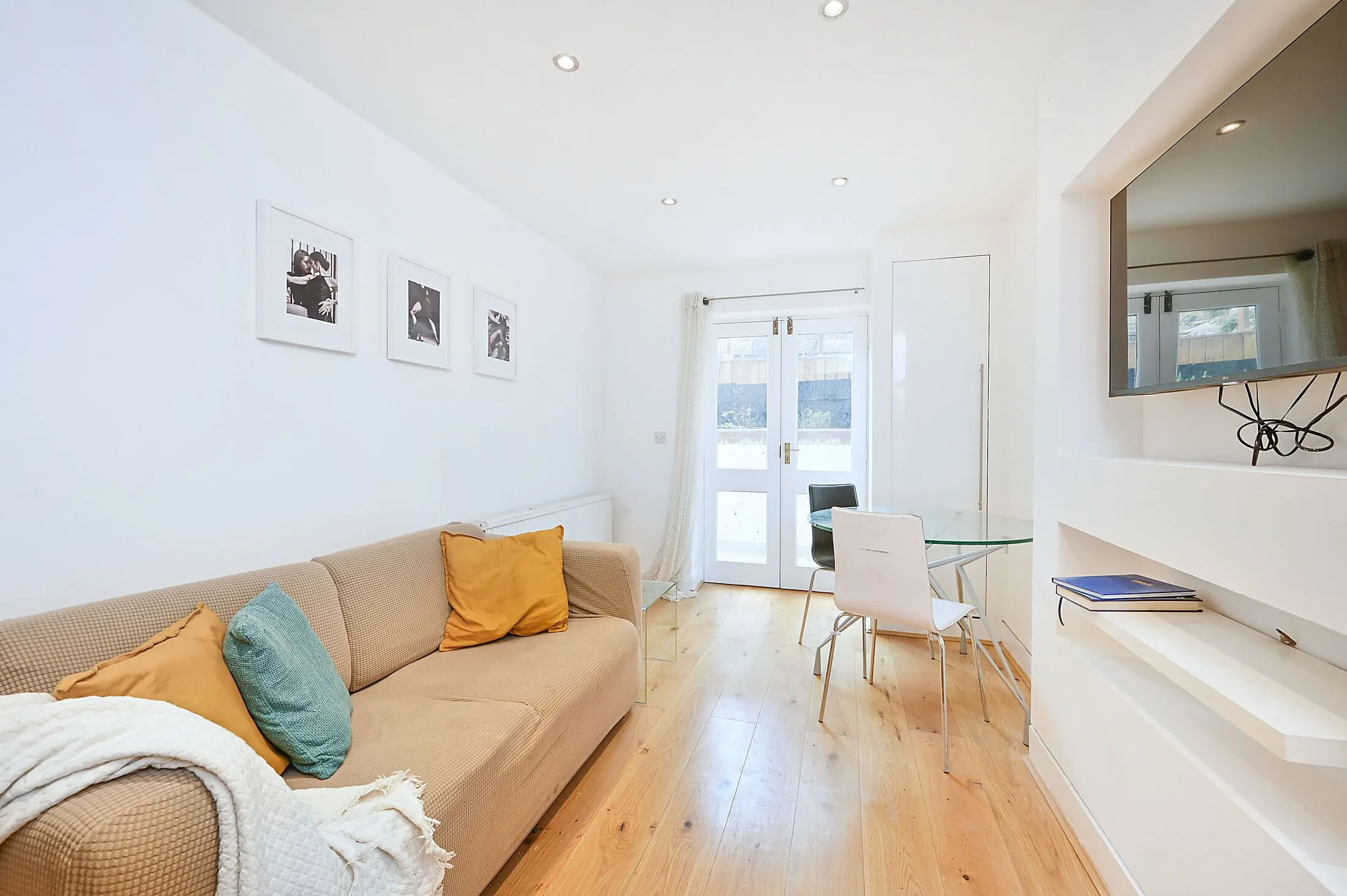 Flat Agate Road in Greater London