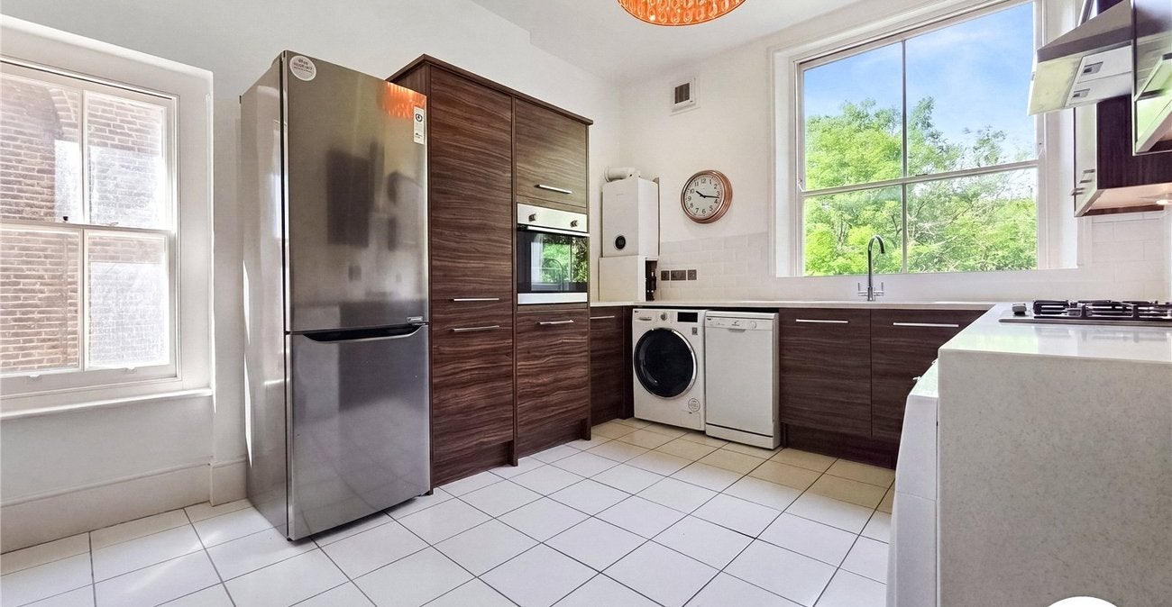 Flat Manor Park in Greater London