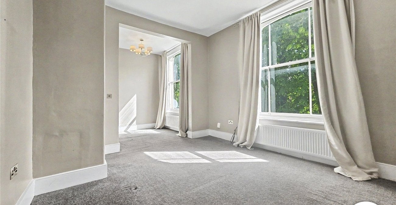 Flat Manor Park in Greater London