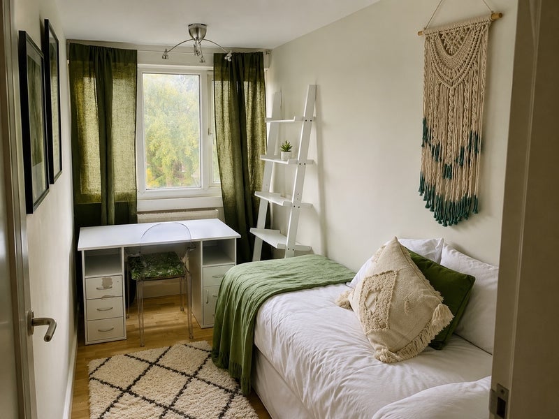 Room Shalfleet Drive in Greater London