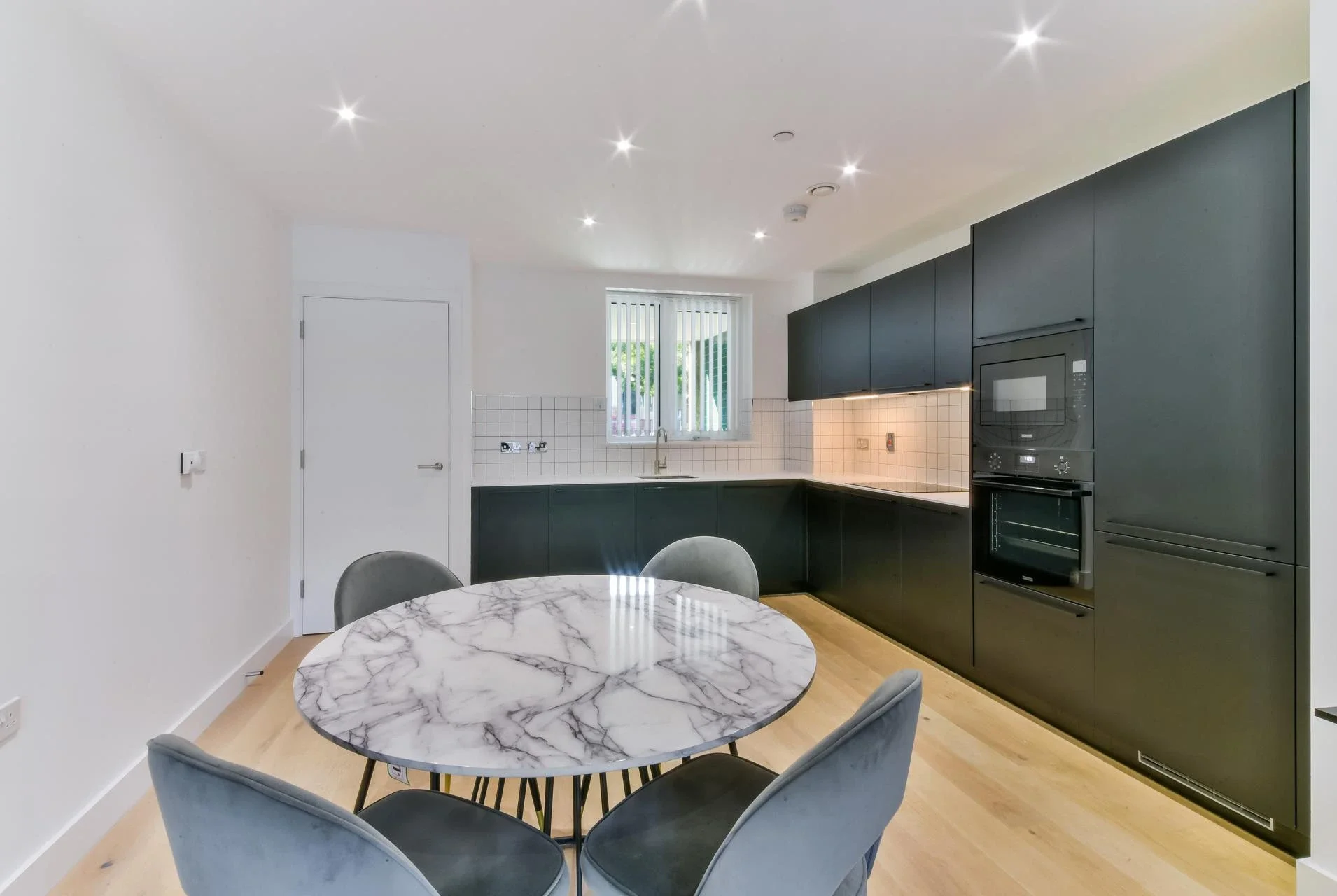 Flat Cotton Street in Greater London