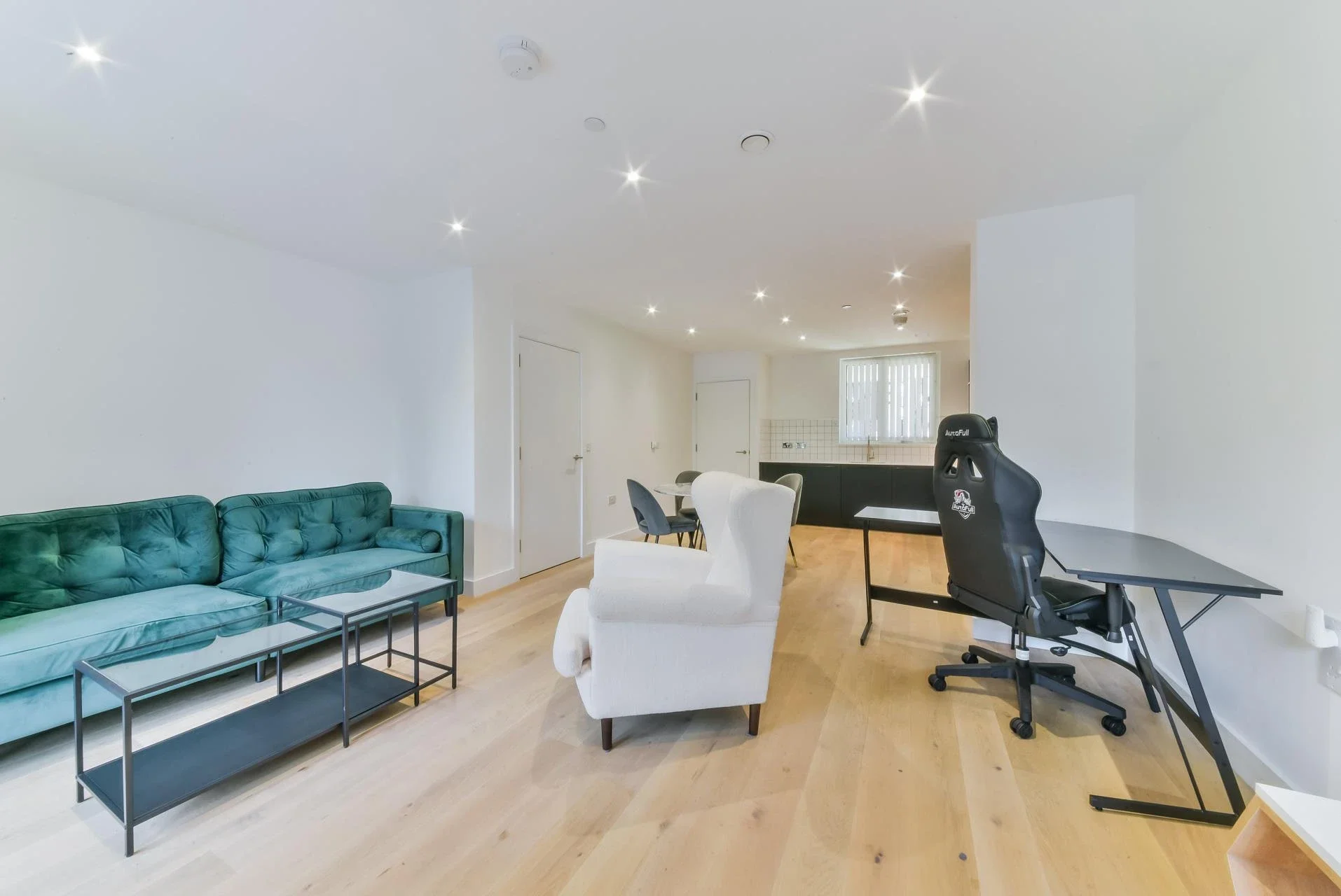 Flat Cotton Street in Greater London