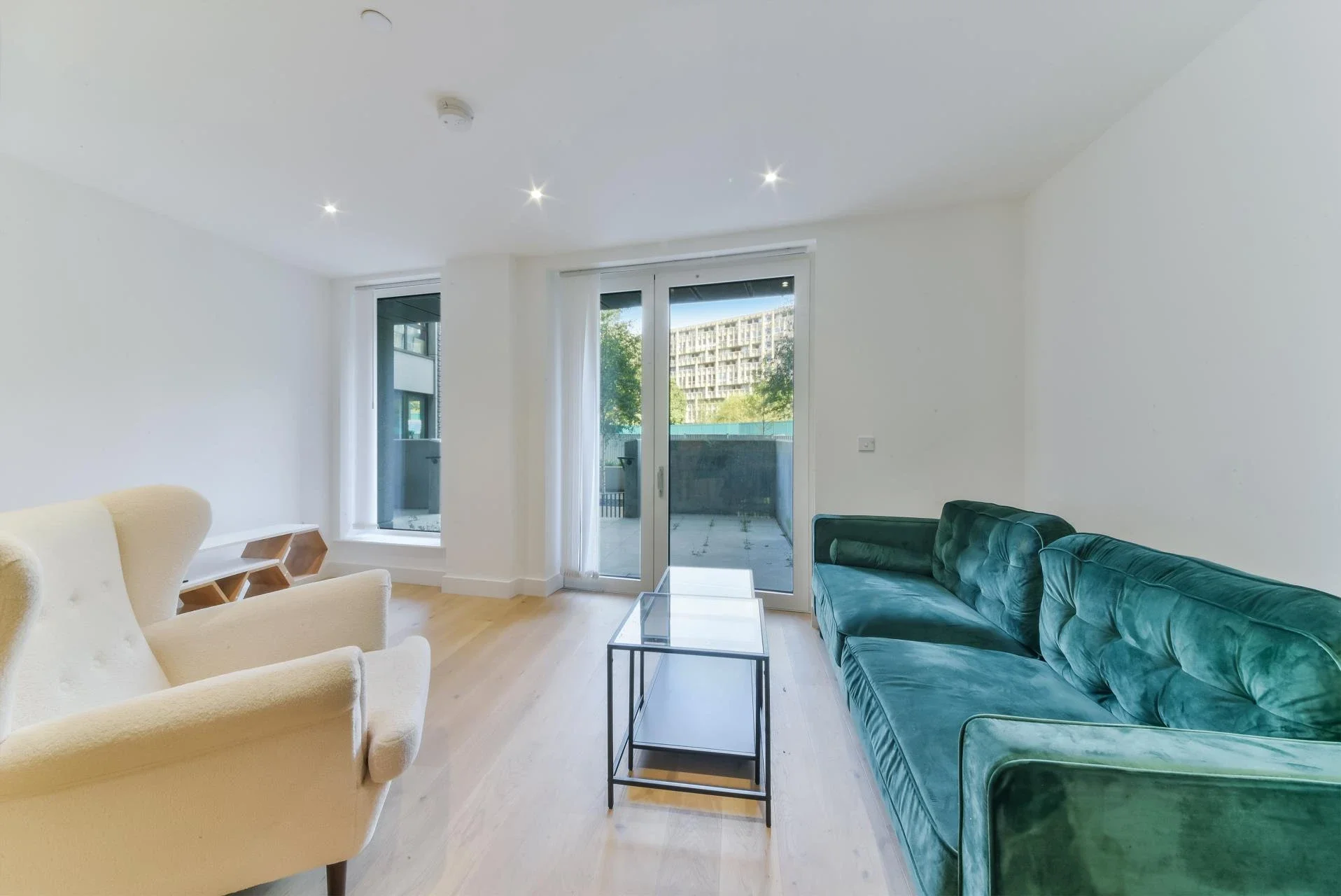 Flat Cotton Street in Greater London