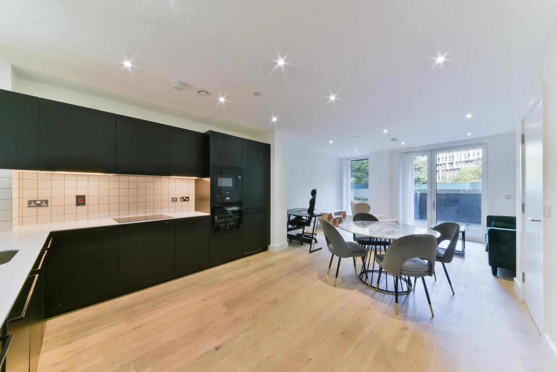 Flat Cotton Street in Greater London