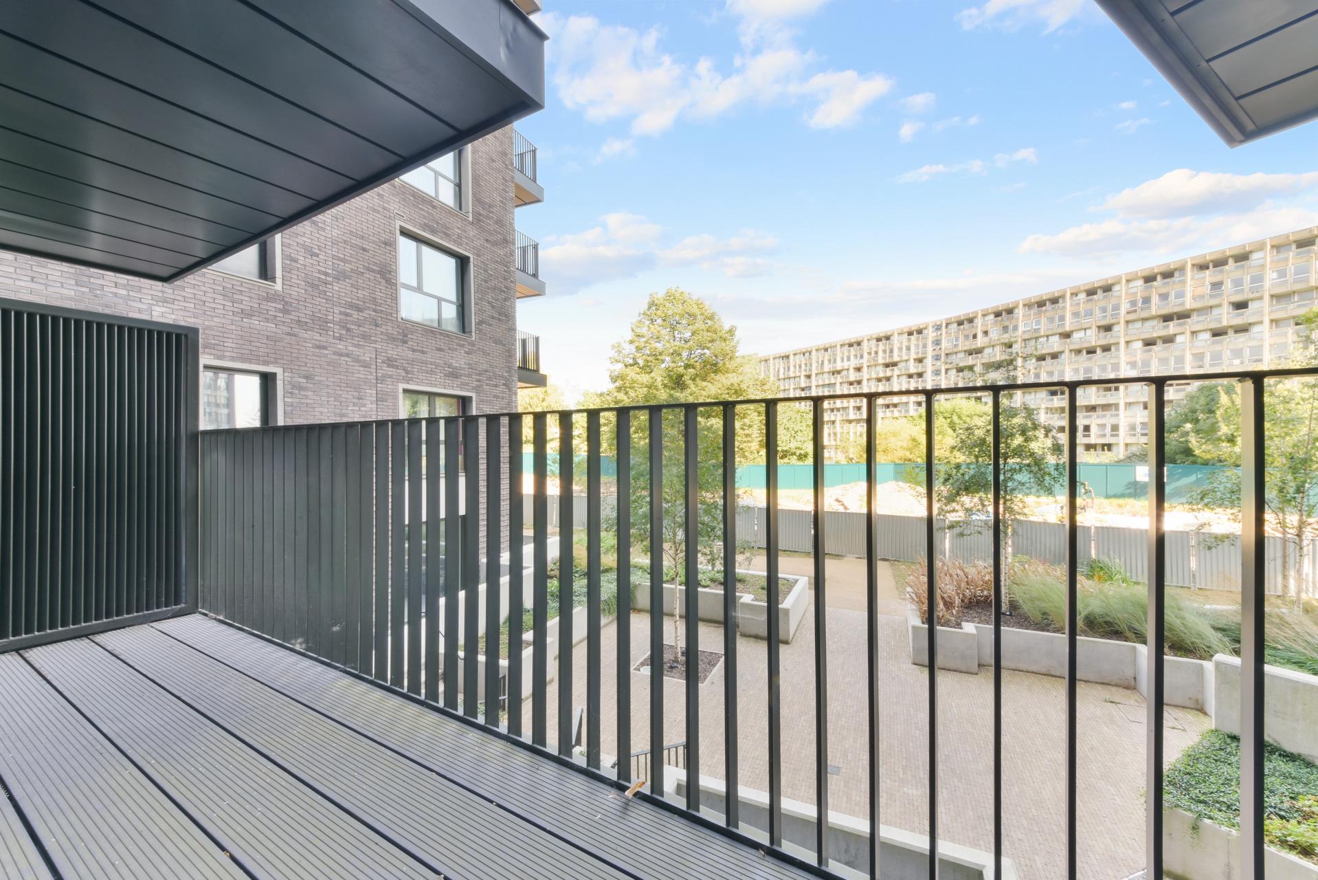 Flat Cotton Street in Greater London