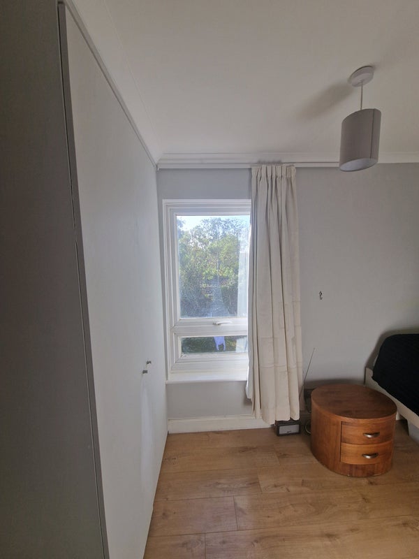 Room Tennyson Road in Greater London
