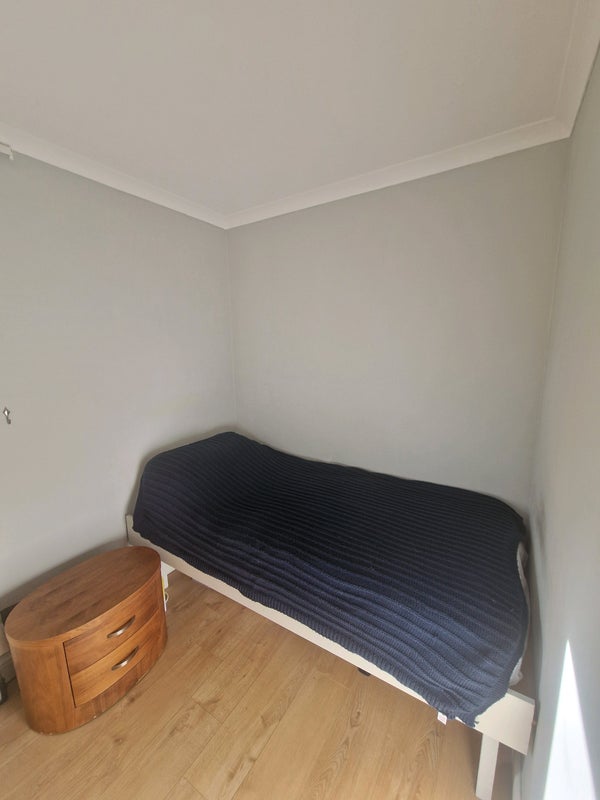 Room Tennyson Road in Greater London