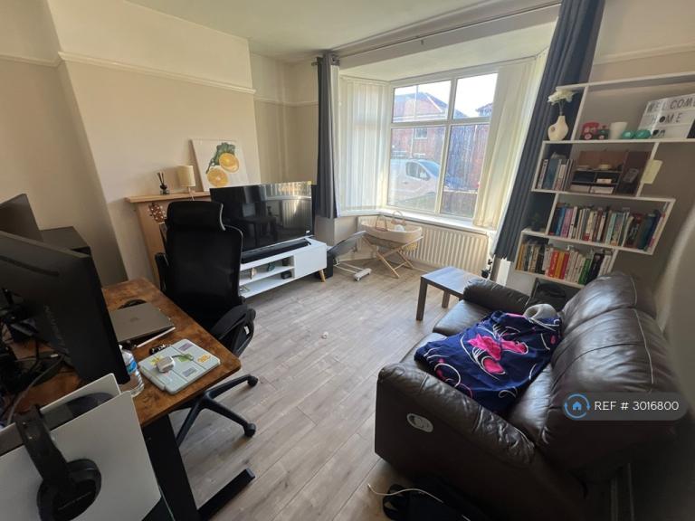 Flat Angerton Gardens in Newcastle upon Tyne