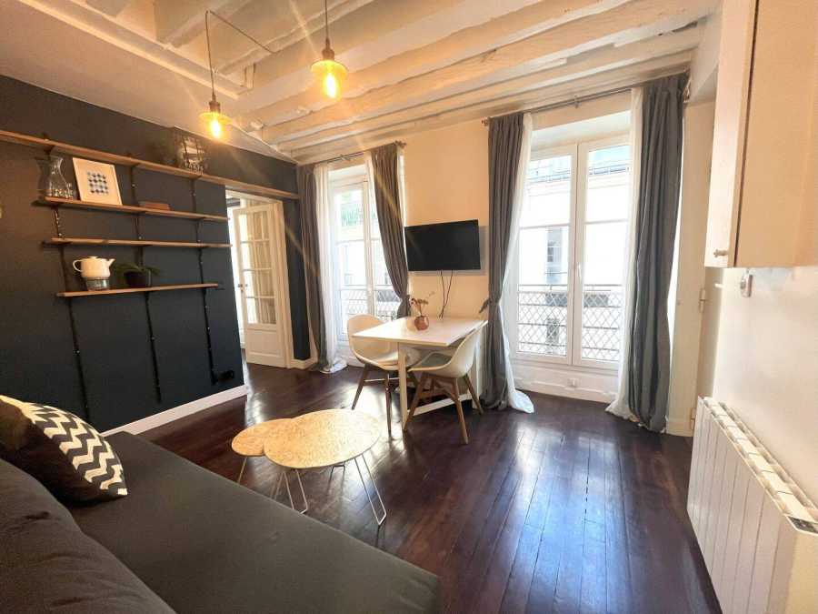 Flat Rue Mandar in Paris
