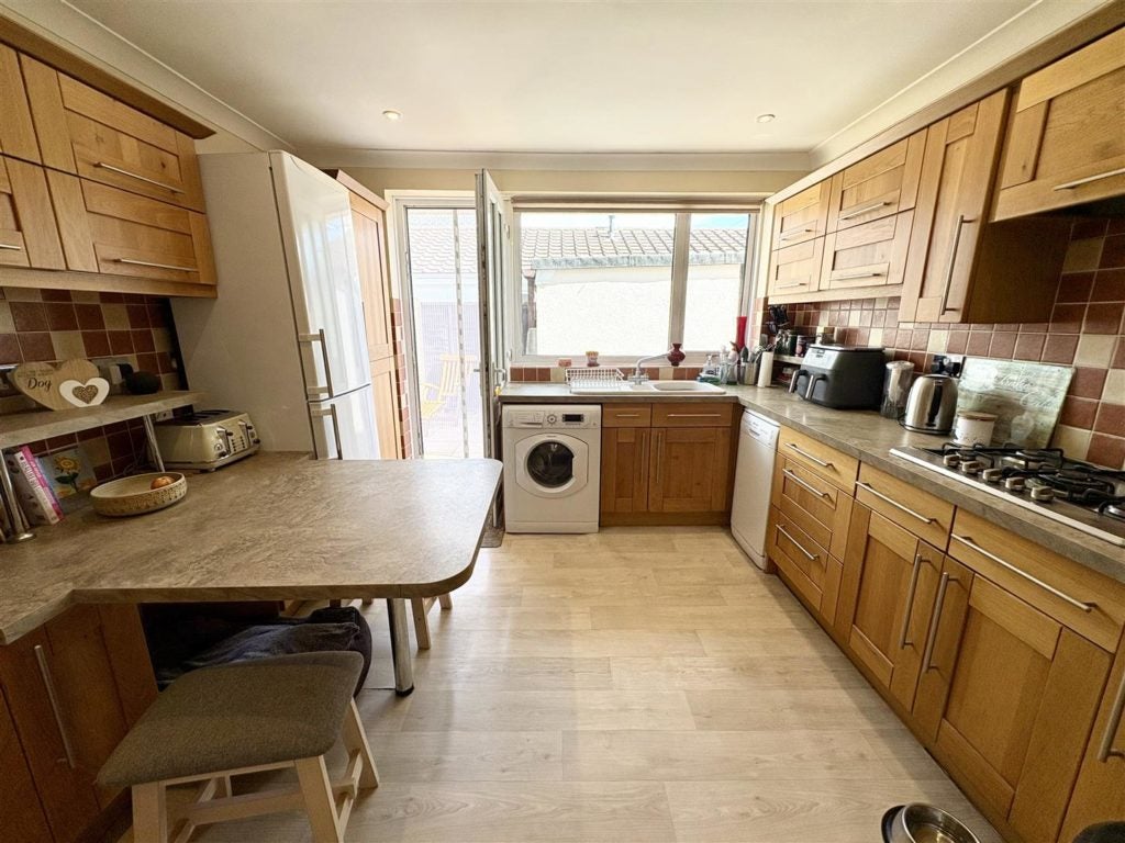 Flat Pennington Close in West Moors