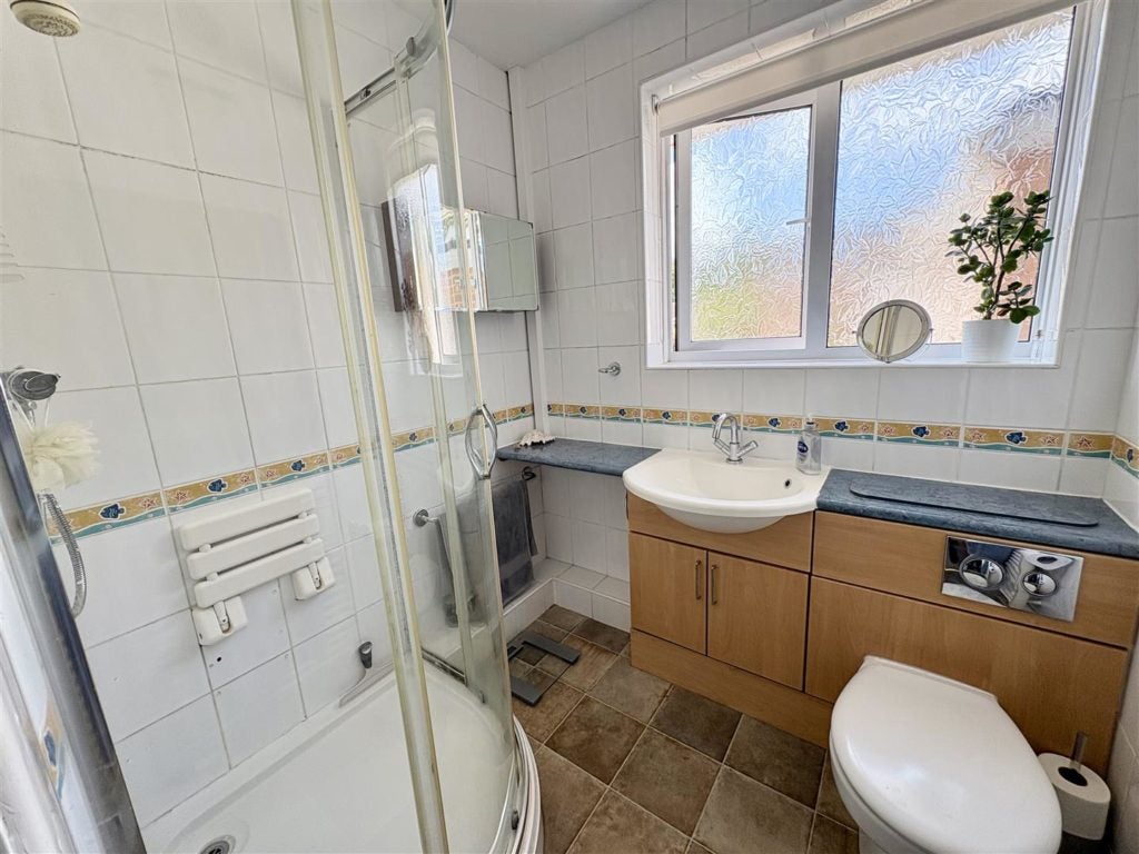Flat Pennington Close in West Moors