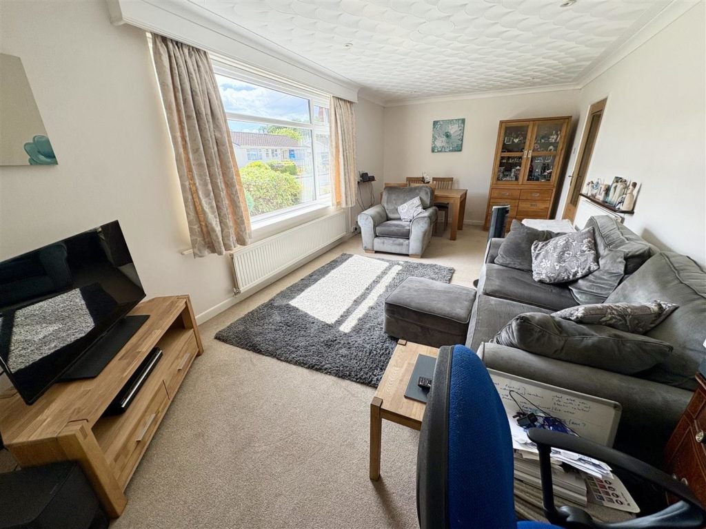 Flat Pennington Close in West Moors
