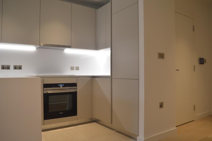 Flat Elvin Gardens in London