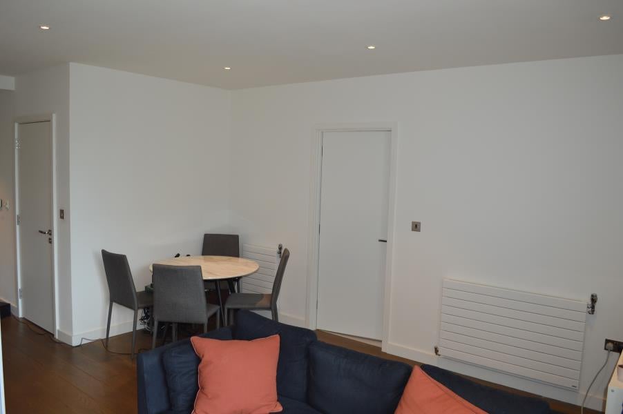 Flat Elvin Gardens in London