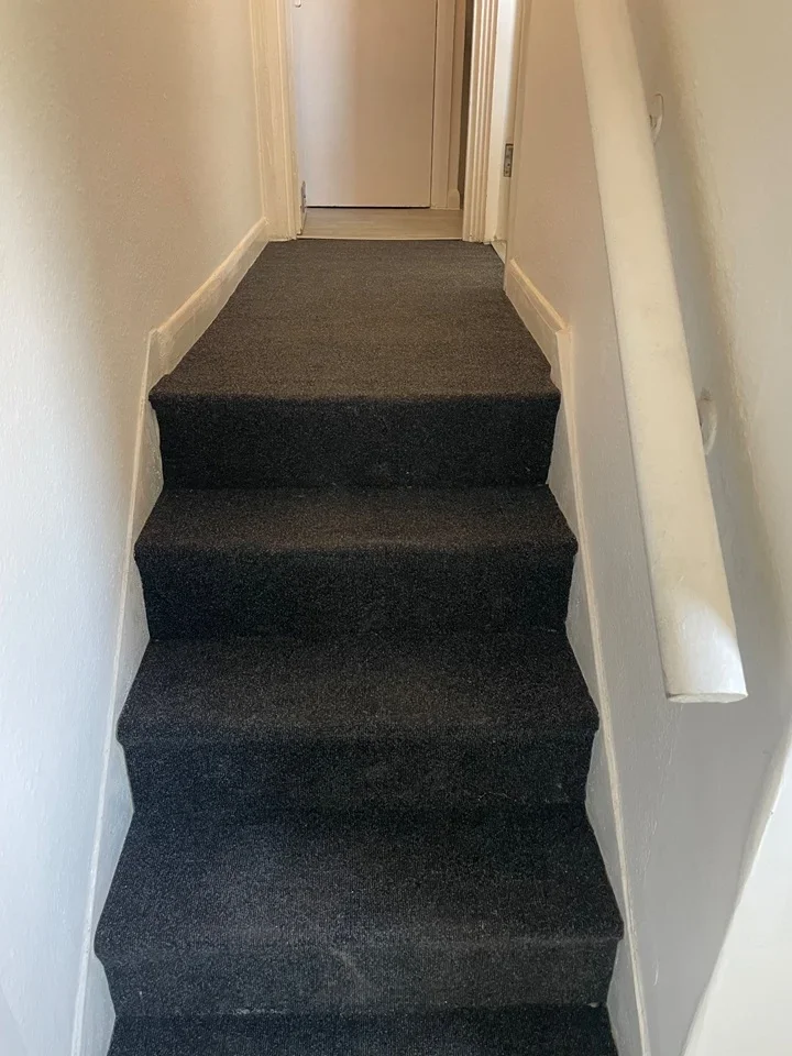Flat Sarsfeld Road in Greater London