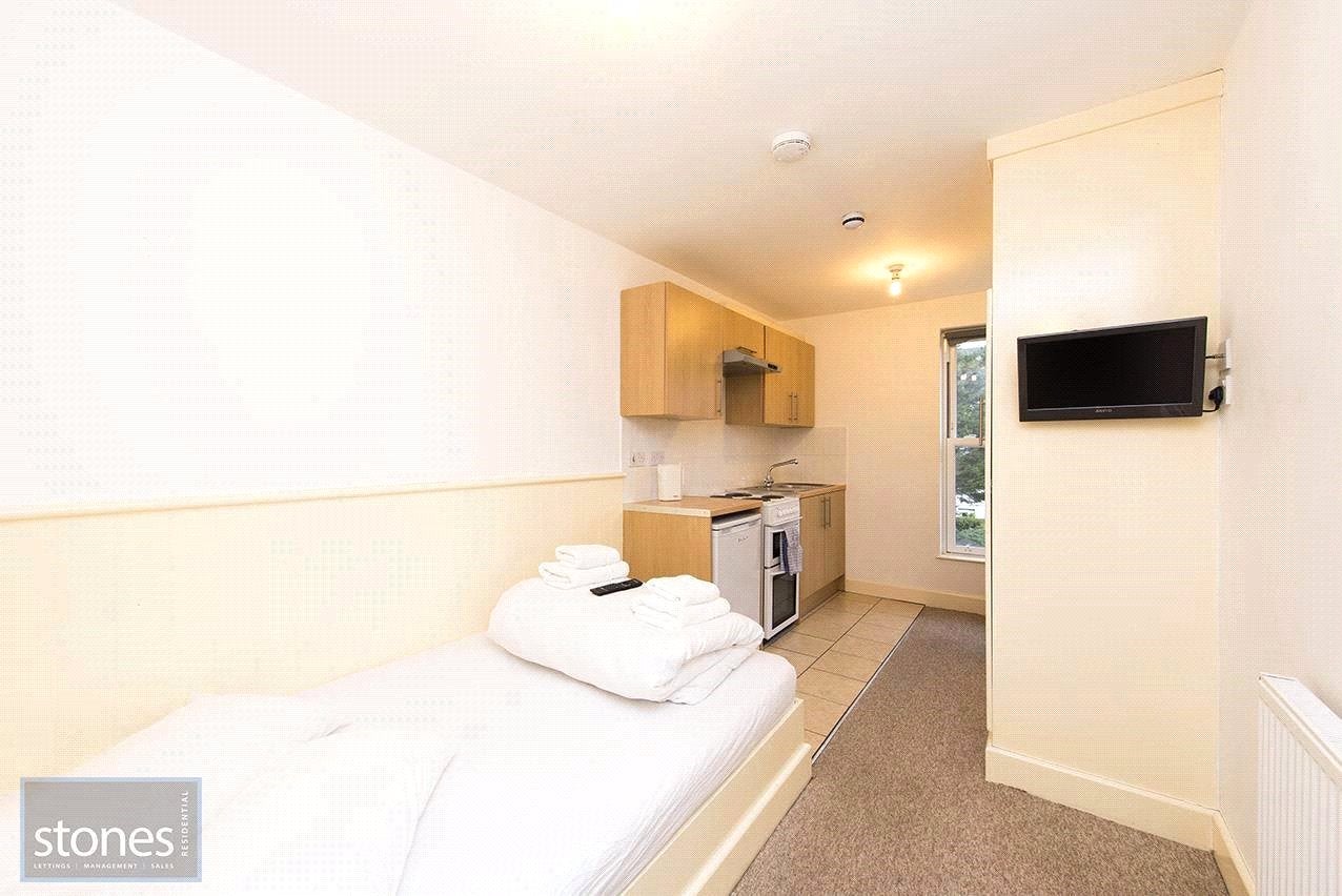 Flat Belsize Square in Greater London