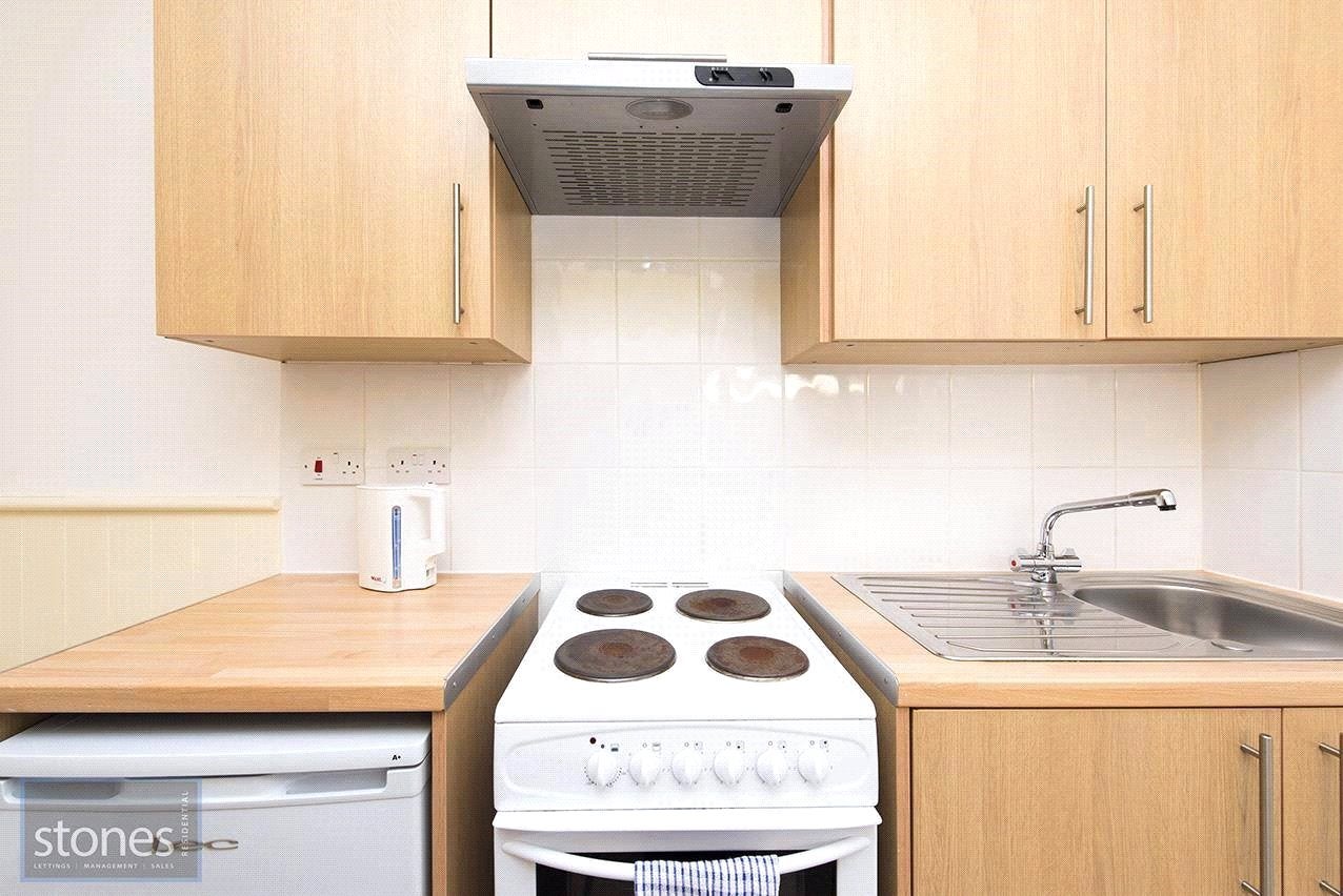 Flat Belsize Square in Greater London