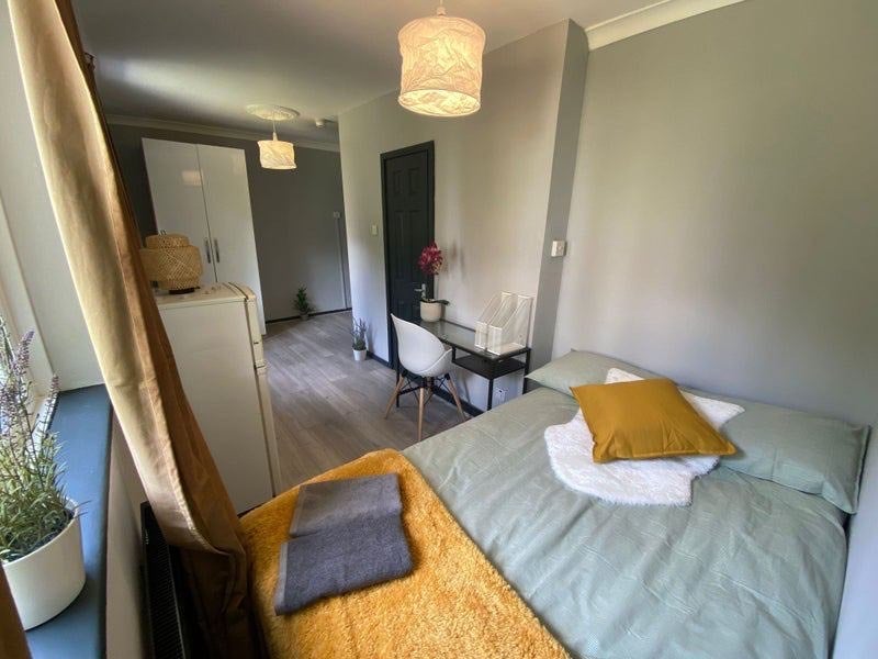 Room Denmark Hill in Greater London