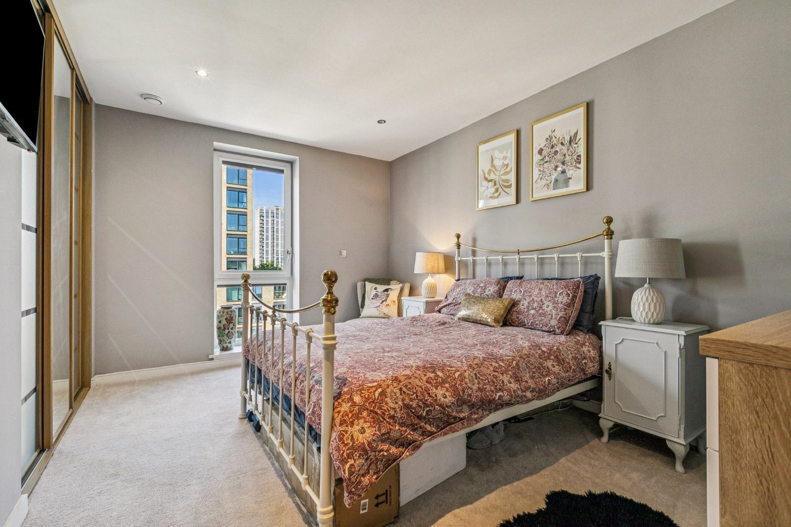 Flat Eltringham Street in Greater London