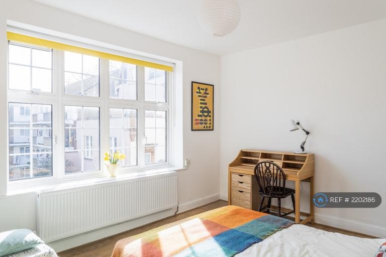 Flat Cranleigh Street in Greater London