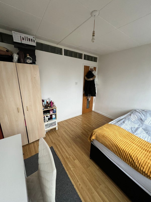 Room Rowcross Street in Greater London
