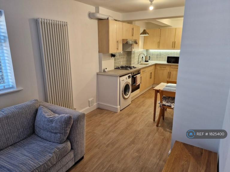 Flat Latimer Road in Bournemouth