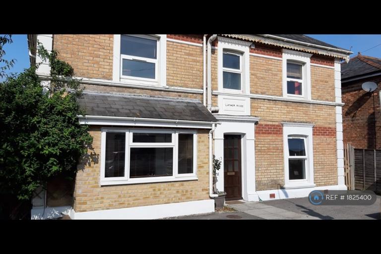 Flat Latimer Road in Bournemouth