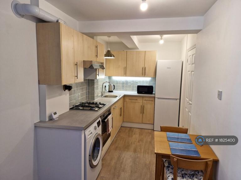 Flat Latimer Road in Bournemouth