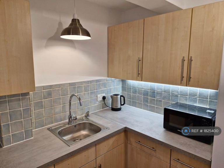 Flat Latimer Road in Bournemouth