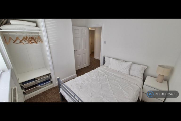 Flat Latimer Road in Bournemouth