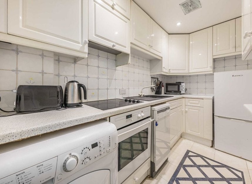 Flat Wakefield Mews in Greater London