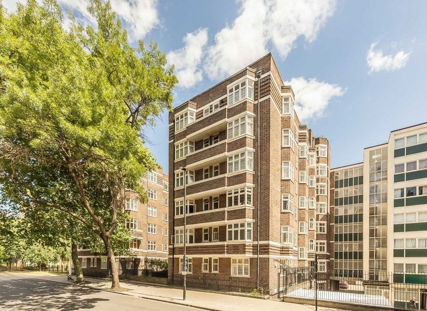 Flat Wakefield Mews in Greater London