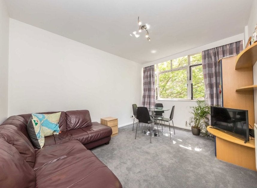 Flat Wakefield Mews in Greater London