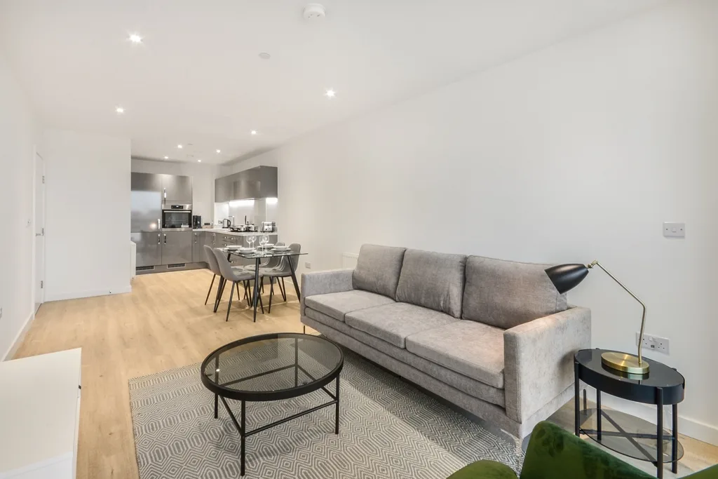 Flat Thomas Road in Greater London