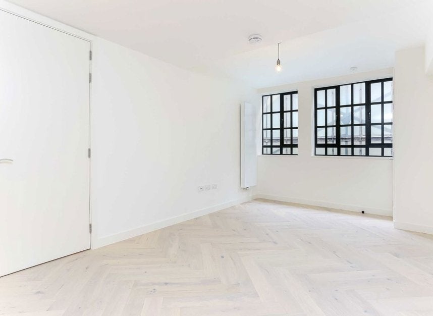 Flat Farringdon Road in Greater London